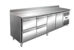 Kühltisch KT-VIP mit 4 Schubladen und 2 Türen und Aufkantung, 2.230x700x960 mm