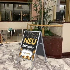 Kundenstopper GNE200 für Neu-Eröffnungen mit Plakat & Logo