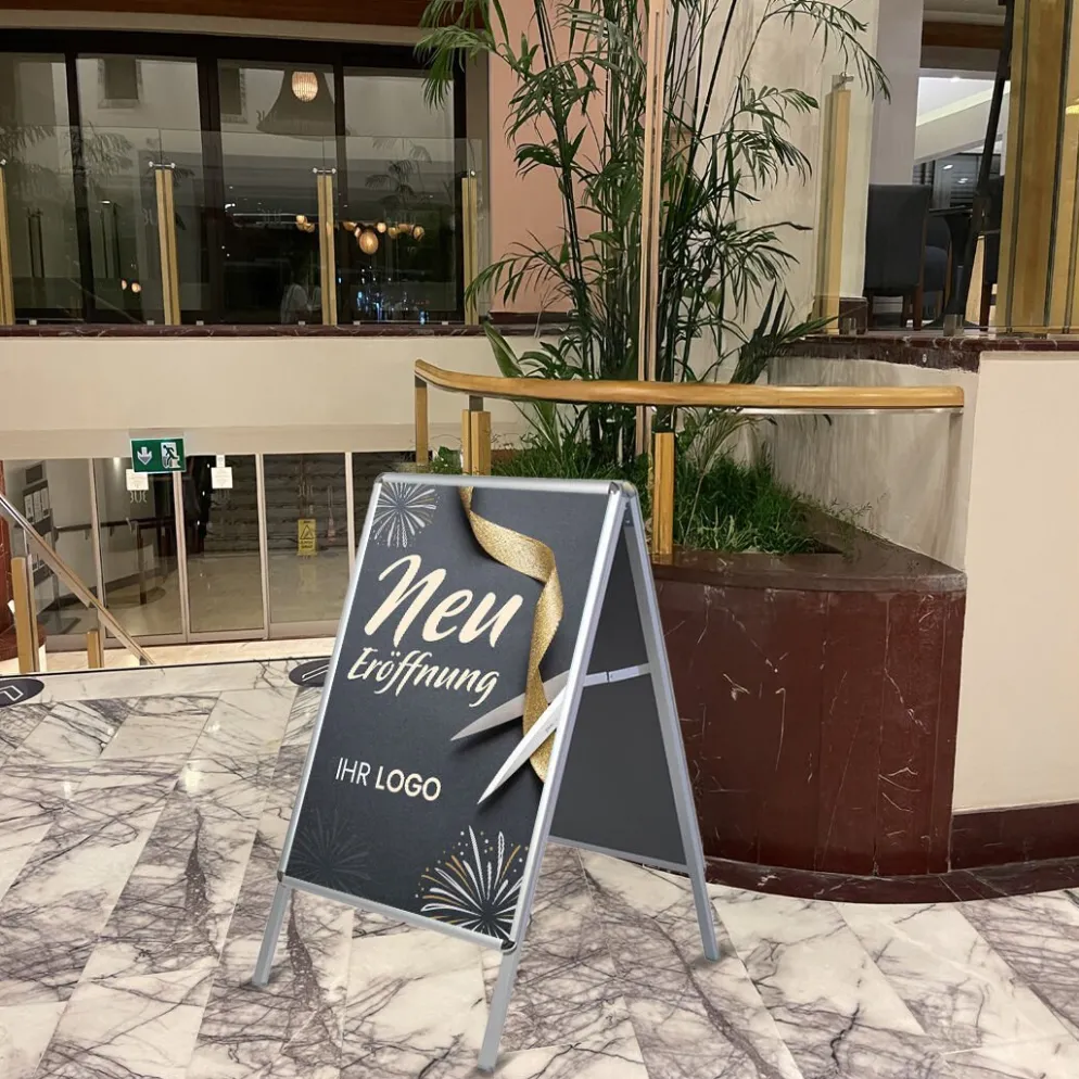 Kundenstopper GNE150 für Neu-Eröffnungen mit Plakat & Logo