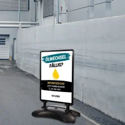 Kundenstopper SNE560 für Ölwechsel mit A1-Plakat & Logo