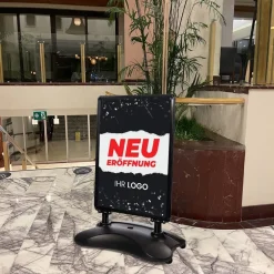 Kundenstopper SNE100 für Neu-Eröffnungen mit A1-Plakat & Logo