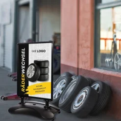 Kundenstopper SNE545 für Räderwechsel mit A1-Plakat & Logo